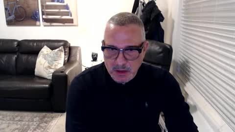 Snapshot of silveroli187 chatting on 15, 12, 2025 silveroli187 online show from 15, 12, 2025