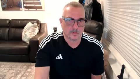 Snapshot of silveroli187 chatting on 18, 12, 2025 silveroli187 online show from 18, 12, 2025