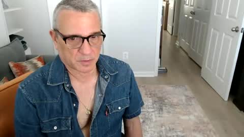 Snapshot of silveroli187 chatting on 21, 6, 2026 silveroli187 online show from 21, 6, 2026