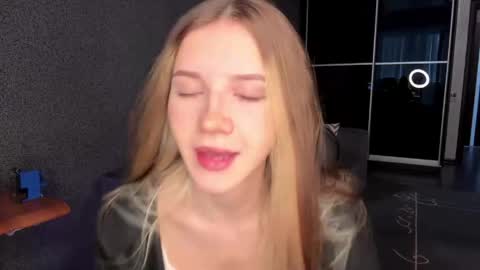 Snapshot of simikisss chatting on 12, 5, 2026 simikiss online show from 12, 5, 2026