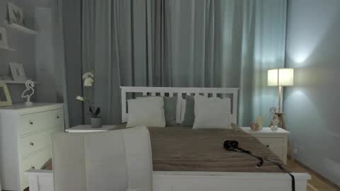 Simona  online show from 28, 2, 2025