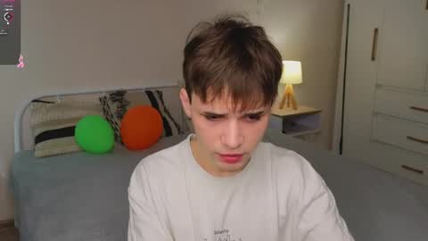 Snapshot of simonboy592 chatting on 27, 3, 2026 Alex online show from 27, 3, 2026