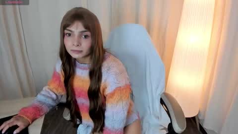 Snapshot of simone_sky chatting on 10, 1, 2026 simone_sky online show from 10, 1, 2026