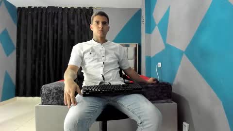 Snapshot of simonkeler chatting on 3, 12, 2024 SIMON KELER online show from 3, 12, 2024