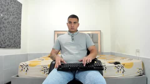 Snapshot of simonkeler chatting on 13, 5, 2026 SIMON KELER online show from 13, 5, 2026