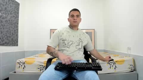 Snapshot of simonkeler chatting on 15, 5, 2026 SIMON KELER online show from 15, 5, 2026