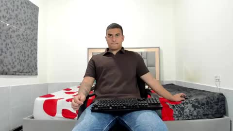 Snapshot of simonkeler chatting on 5, 6, 2026 SIMON KELER online show from 5, 6, 2026