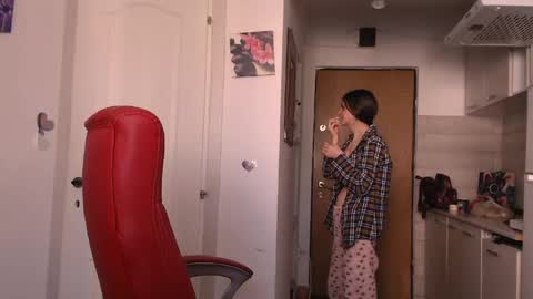 Snapshot of simyhvn chatting on 5, 5, 2026 simyhvn online show from 5, 5, 2026