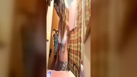 Snapshot of sinderleeisagoodgirl chatting on 28, 6, 2026 sinderleeisagoodgirl online show from 28, 6, 2026