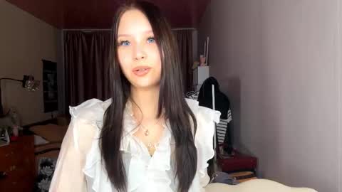 Snapshot of siobhanhelmstetler chatting on 13, 11, 2025 Emma online show from 13, 11, 2025