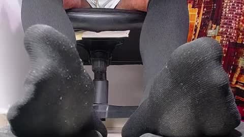 only foot                         worshipers here online show from 6, 3, 2025