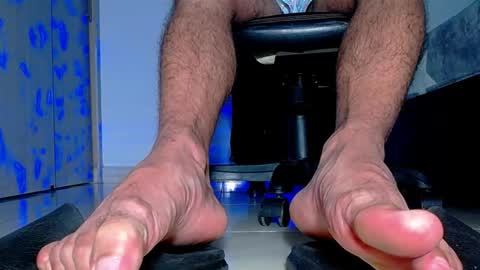 only foot                         worshipers here online show from 26, 9, 2025