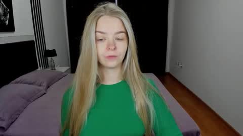 SirenaBloom online show from 1, 10, 2025