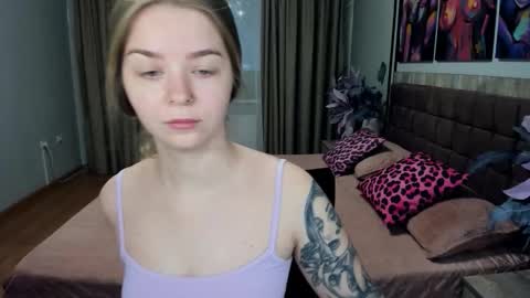 Snapshot of sirenabloom chatting on 11, 5, 2026 SirenaBloom online show from 11, 5, 2026