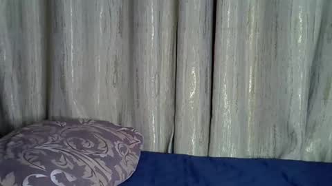 Snapshot of sismile chatting on 21, 10, 2025 shannie online show from 21, 10, 2025