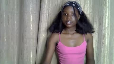 Snapshot of sismile chatting on 1, 11, 2025 shannie online show from 1, 11, 2025