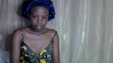 Snapshot of sismile chatting on 2, 11, 2025 shannie online show from 2, 11, 2025