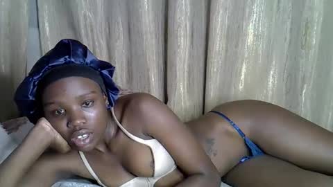 Snapshot of sismile chatting on 3, 11, 2025 shannie online show from 3, 11, 2025