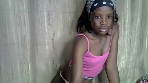 Snapshot of sismile chatting on 11, 11, 2025 shannie online show from 11, 11, 2025