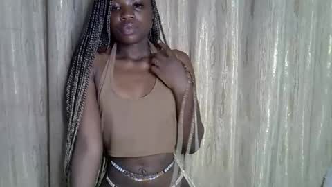 Snapshot of sismile chatting on 15, 11, 2025 shannie online show from 15, 11, 2025