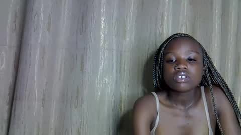 Snapshot of sismile chatting on 16, 11, 2025 shannie online show from 16, 11, 2025