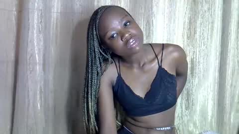 Snapshot of sismile chatting on 17, 11, 2025 shannie online show from 17, 11, 2025