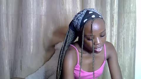 Snapshot of sismile chatting on 21, 11, 2025 shannie online show from 21, 11, 2025