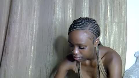 Snapshot of sismile chatting on 22, 11, 2025 shannie online show from 22, 11, 2025