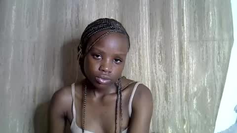 Snapshot of sismile chatting on 23, 11, 2025 shannie online show from 23, 11, 2025