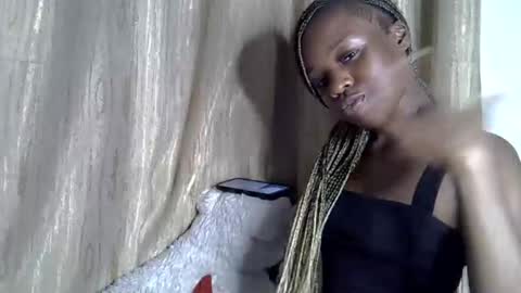 Snapshot of sismile chatting on 28, 11, 2025 shannie online show from 28, 11, 2025