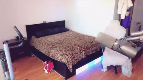 Snapshot of sissyashleigh chatting on 9, 9, 2025 Ashleigh Mak online show from 9, 9, 2025