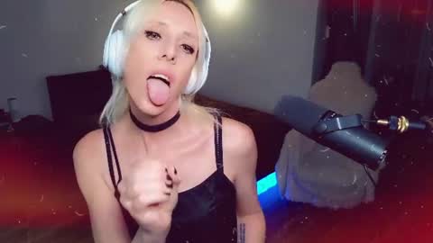 Snapshot of sissyashleigh chatting on 22, 6, 2026 Ashleigh Mak online show from 22, 6, 2026