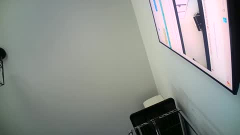 Snapshot of sissyboilooking chatting on 28, 1, 2025 RESPONDS WELL TO ... online show from 28, 1, 2025