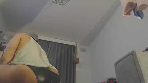 Snapshot of sissyboilooking chatting on 1, 3, 2025 RESPONDS WELL TO ... online show from 1, 3, 2025