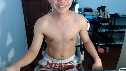 Snapshot of sixtj4s chatting on 28, 10, 2025 mIKE online show from 28, 10, 2025