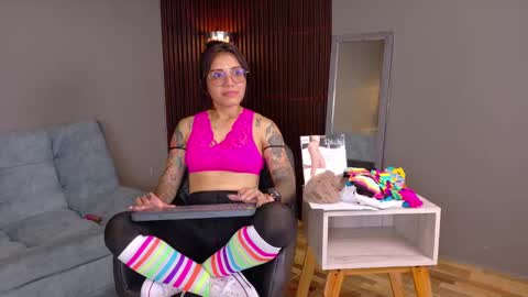 skarlet_petit online show from 1, 2, 2025