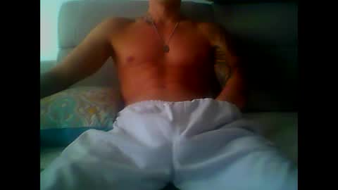 Snapshot of skater19xxx chatting on 27, 1, 2025 miguel online show from 27, 1, 2025