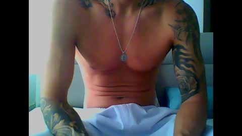 Snapshot of skater19xxx chatting on 30, 1, 2025 miguel online show from 30, 1, 2025