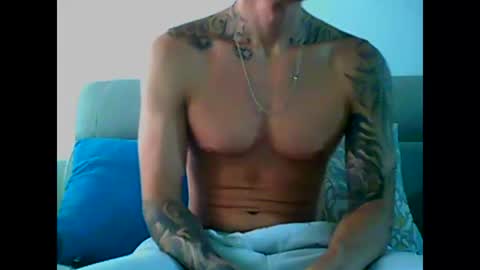 Snapshot of skater19xxx chatting on 5, 3, 2025 miguel online show from 5, 3, 2025