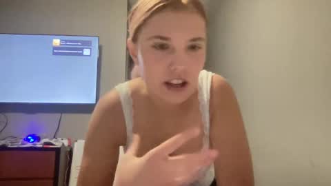 Snapshot of skiimaskabby chatting on 9, 12, 2024 skiimaskabby online show from 9, 12, 2024