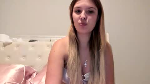 Snapshot of skiimaskabby chatting on 23, 9, 2025 skiimaskabby online show from 23, 9, 2025