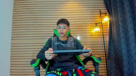 skiiny_boy online show from 10, 4, 2026