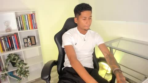 Snapshot of skinny_dlhh chatting on 27, 3, 2026 skinny_dlhh online show from 27, 3, 2026