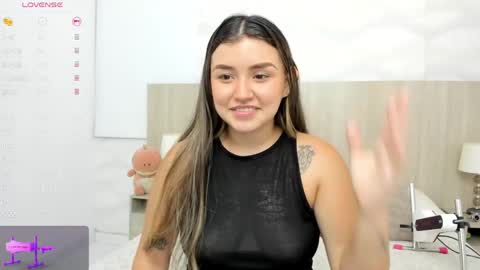 Snapshot of skinny_laura chatting on 25, 4, 2026 online show from 25, 4, 2026