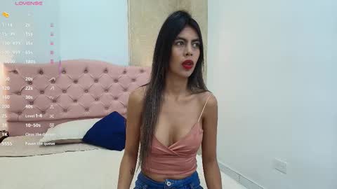 Snapshot of skinny_noa chatting on 16, 12, 2025 Noa online show from 16, 12, 2025