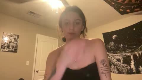 Snapshot of skinnyangel21 chatting on 4, 3, 2026 skinnyangel21 online show from 4, 3, 2026