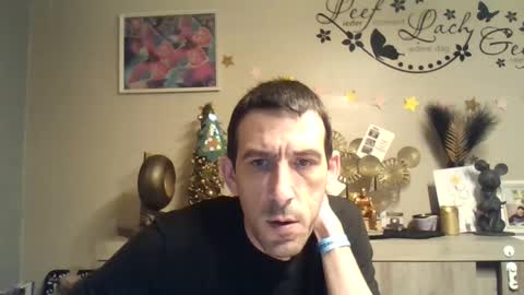 Snapshot of skinnybigcock2 chatting on 16, 12, 2024 SkinnyBigCock2 online show from 16, 12, 2024