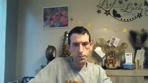 Snapshot of skinnybigcock2 chatting on 19, 12, 2024 SkinnyBigCock2 online show from 19, 12, 2024