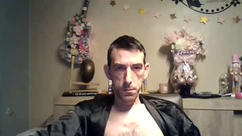 Snapshot of skinnybigcock2 chatting on 20, 12, 2025 SkinnyBigCock2 online show from 20, 12, 2025