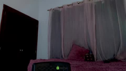 Snapshot of skinnyshine chatting on 27, 10, 2025 Vanessa online show from 27, 10, 2025